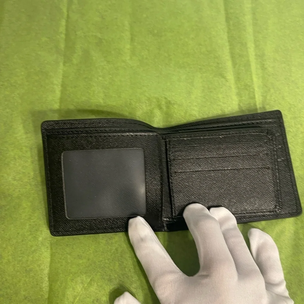 Black leather bifold Wallet with “Bee” Design NWOT